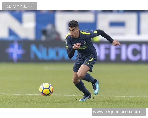 坎塞洛在足球场上的华丽转身与战术价值解析 坎塞洛在足球场上的华丽转身与战术价值解析